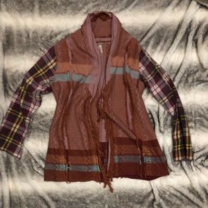 Tunic sweater, plaid sleeves, fringe and patterns